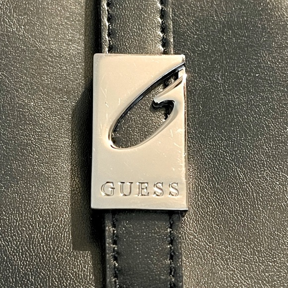 NWOT “GUESS” BLACK PURSE IN EXCELLENT CONDITION.  TAGS REMOVED BUT NEVER USED. - Picture 2 of 7